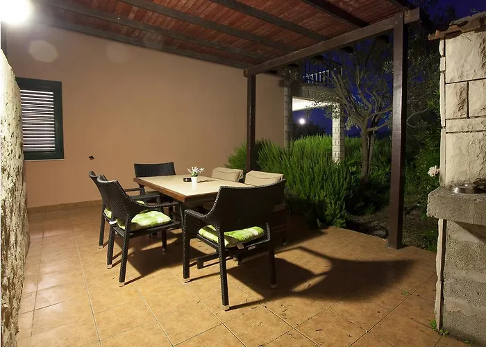 Апартаменты Jobst Вела-Лука